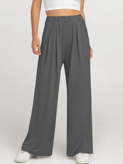 Pleated palazzo trousers with pockets in light gray, wide leg, high waist.