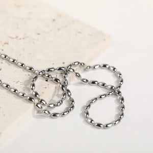 Silver capsule chain necklace with oval beads