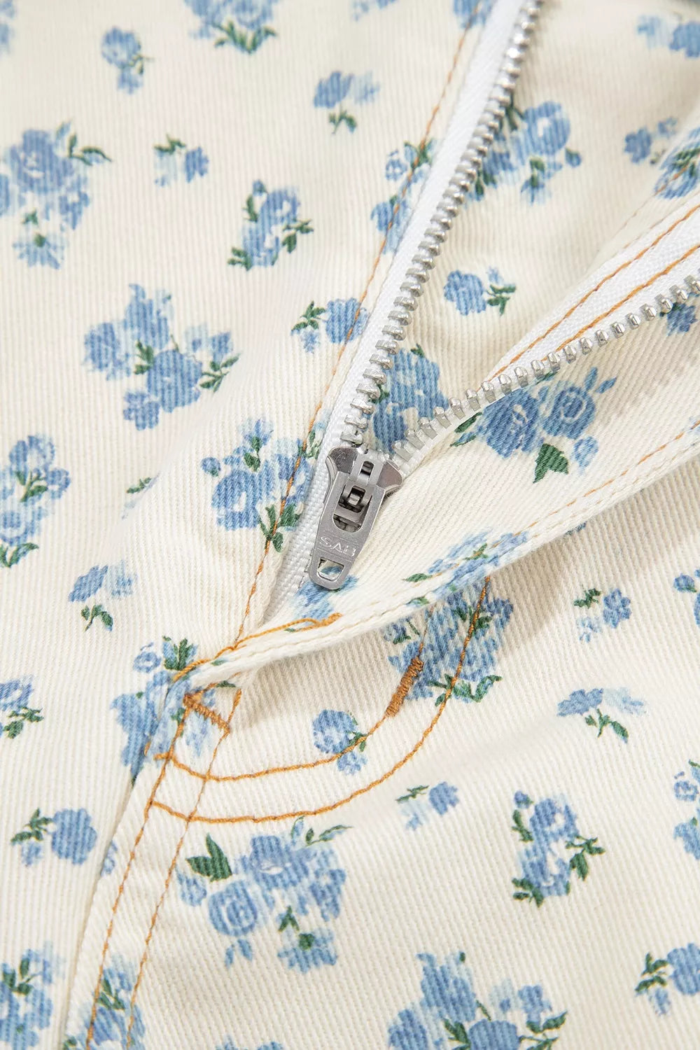 Grommet Knot Waist Floral Barrel Leg Jeans, editorial view