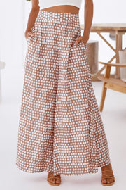 Polka dot wide leg culottes in dusty pink with pockets.