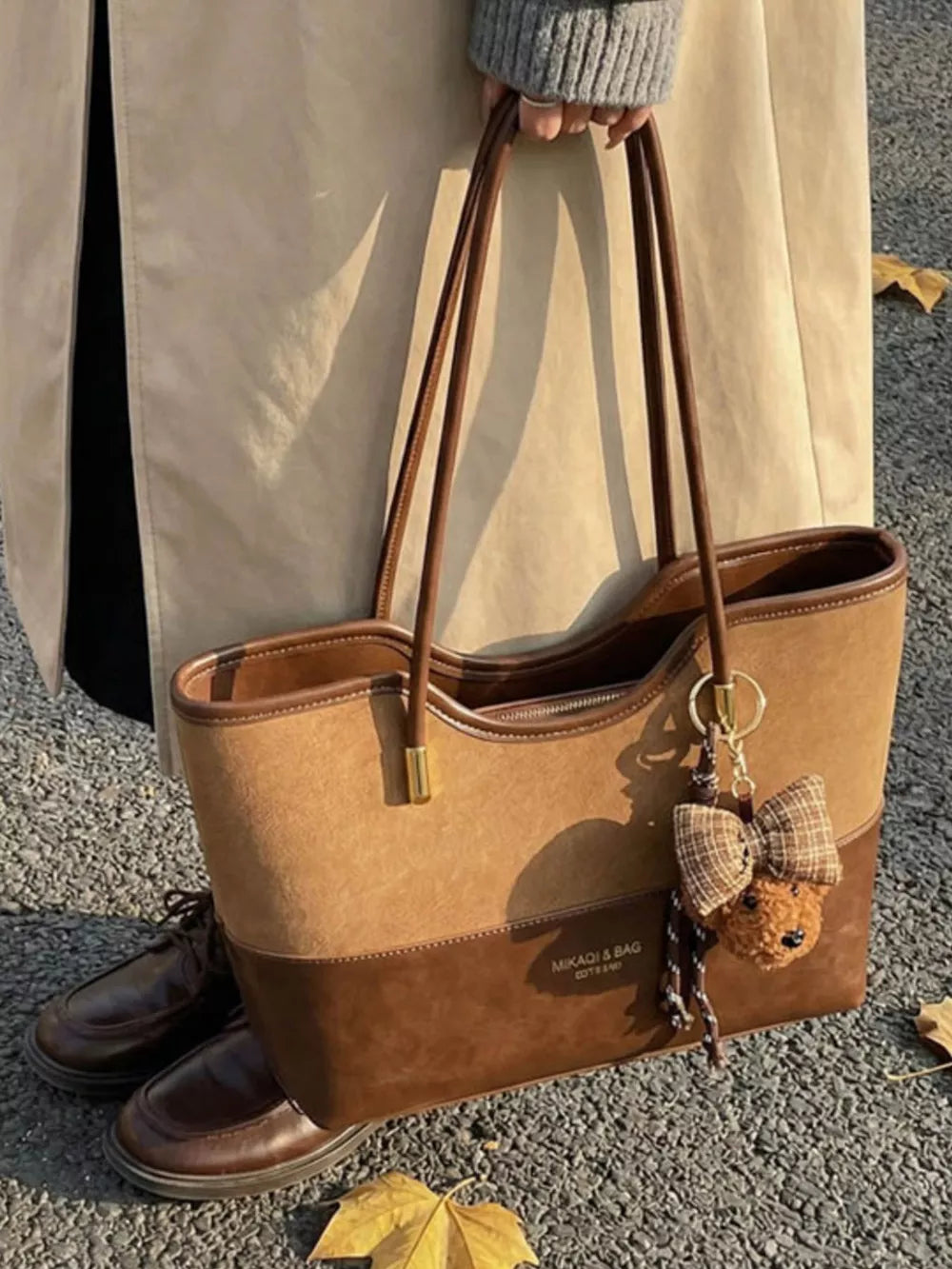 Pu Leather Shoulder Bag in Brown, fabric detail