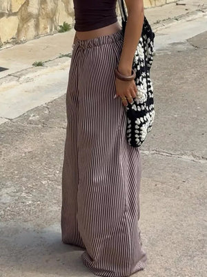 Tied striped wide-leg pants in brown and white, featuring a comfortable elastic waist.