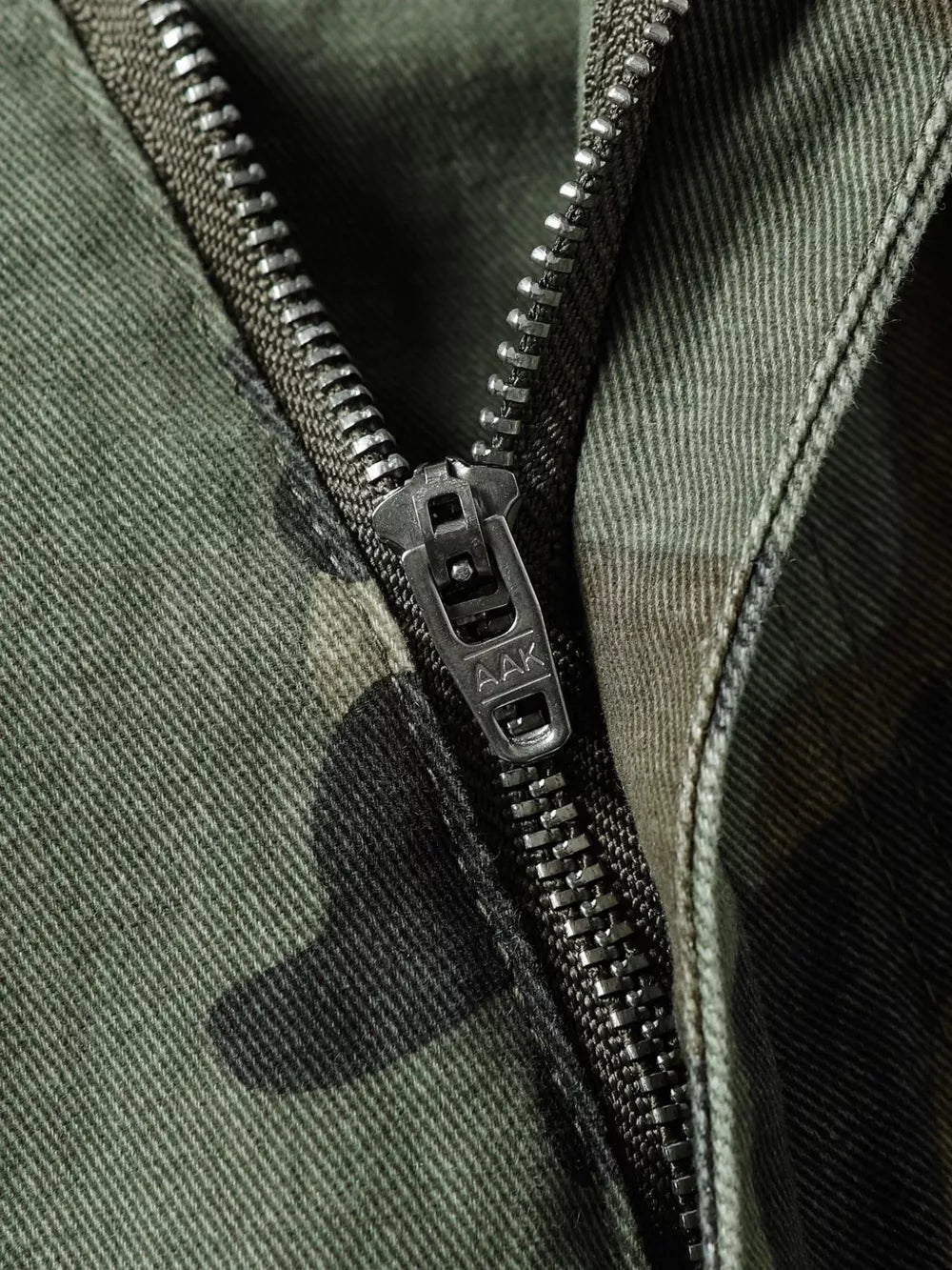 Relaxed fit camouflage cargo pants with a metal zipper detail.