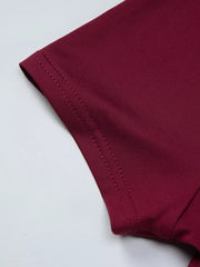 Wine red t-shirt with double-stitched sleeve hem detail