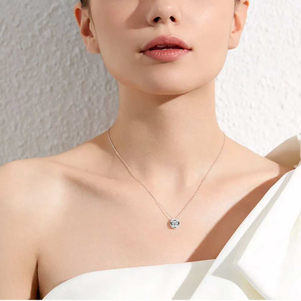 Solitaire pendant necklace in silver with bezel setting