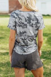 Slightly stretchy camo print t-shirt with crew neck and short sleeves.