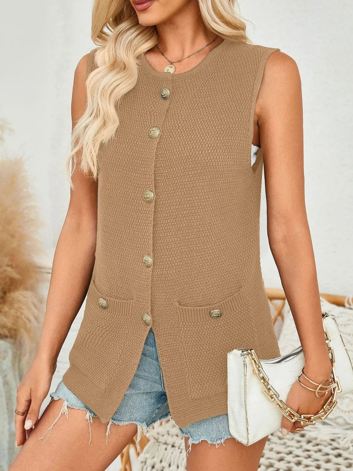 Camel buttoned knit vest with pockets and round neckline