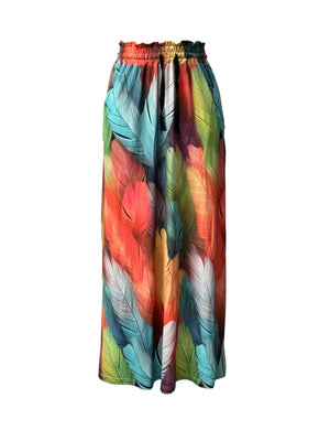 Maxi skirt with multicolor feather print and adjustable waist.