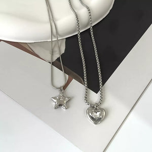 2-piece Star And Heart Pendant Alloy Necklace in Silver, fit detail