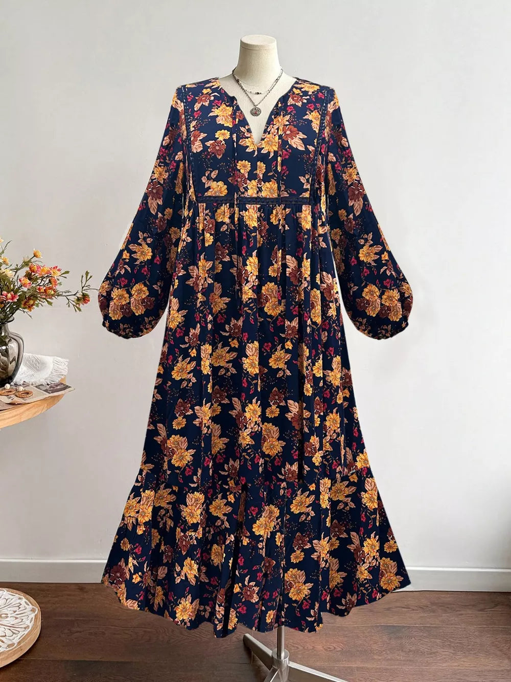 Maxi dress with floral print, V-neck, and balloon sleeves.