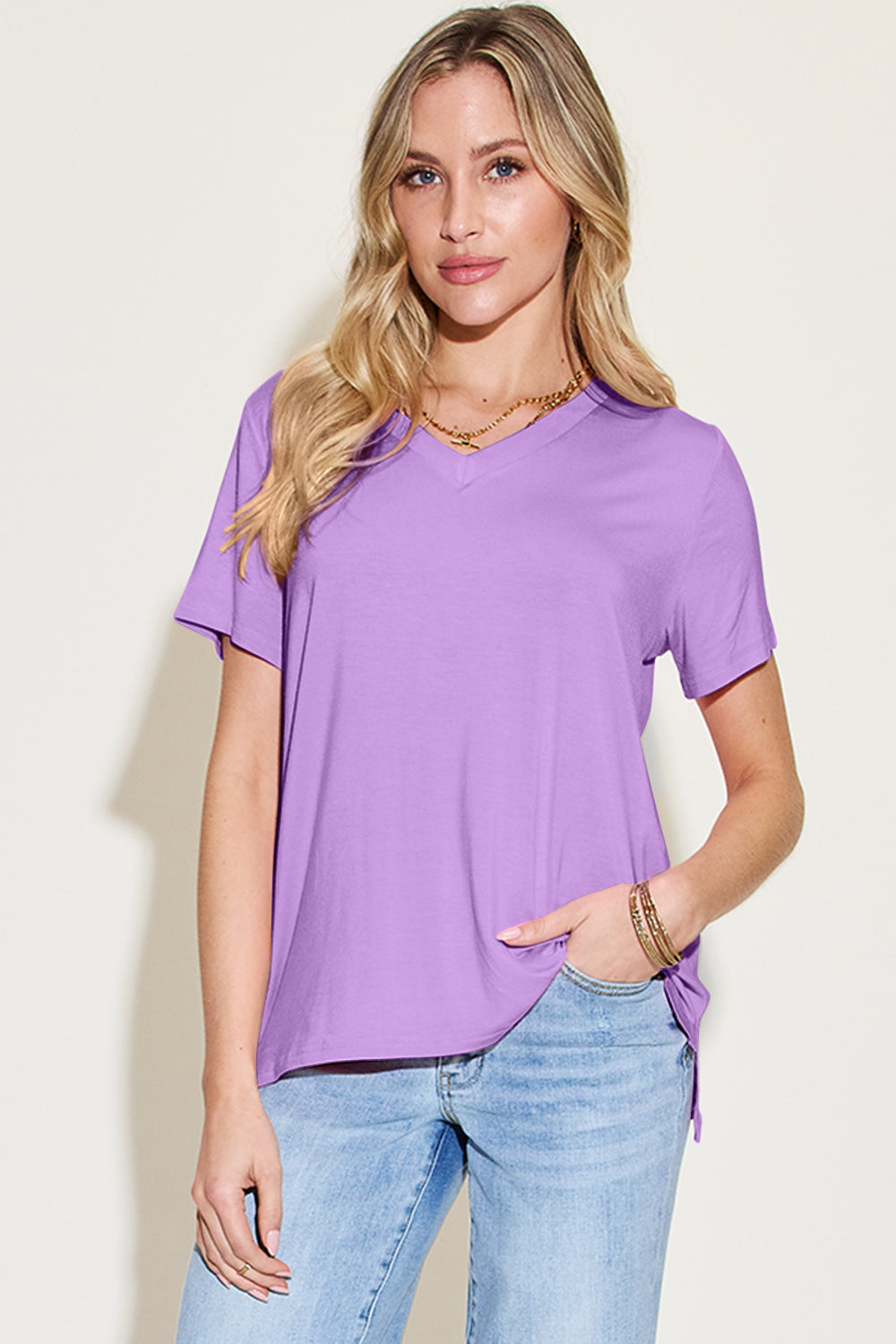 Lavender bamboo t-shirt with V-neck and asymmetric hemline