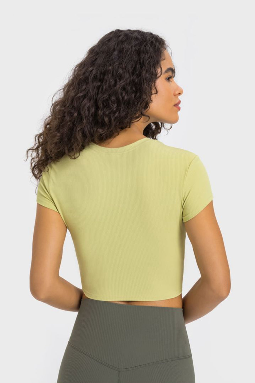 Ribbed crewneck crop top in lemon with short sleeves