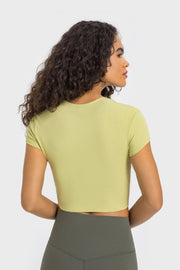 Ribbed crewneck crop top in lemon with short sleeves