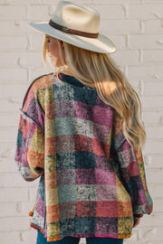 Patchwork plaid oversized fleece jacket in multicolored with buttoned front and casual cut.
