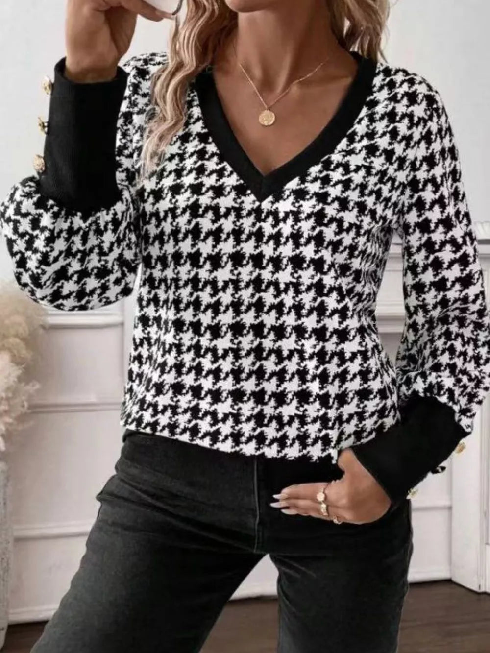Printed V-neck Long Sleeve T-shirt in houndstooth, back view