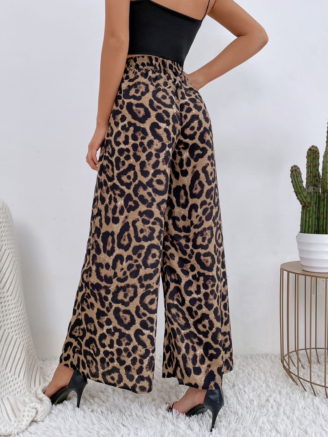 Leopard print palazzo trousers with an elastic waistband and wide legs.