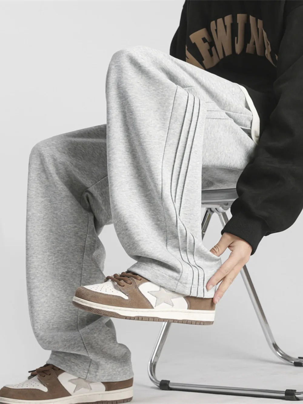 Gray sweatpants with pleated stripe detail on the side, loose fit, men's casual pants.