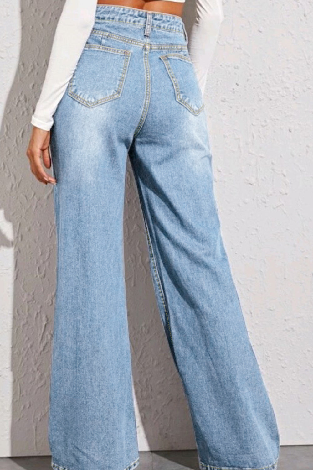 Sculpted palazzo jeans in dusty blue denim with a wide leg and classic five-pocket styling.