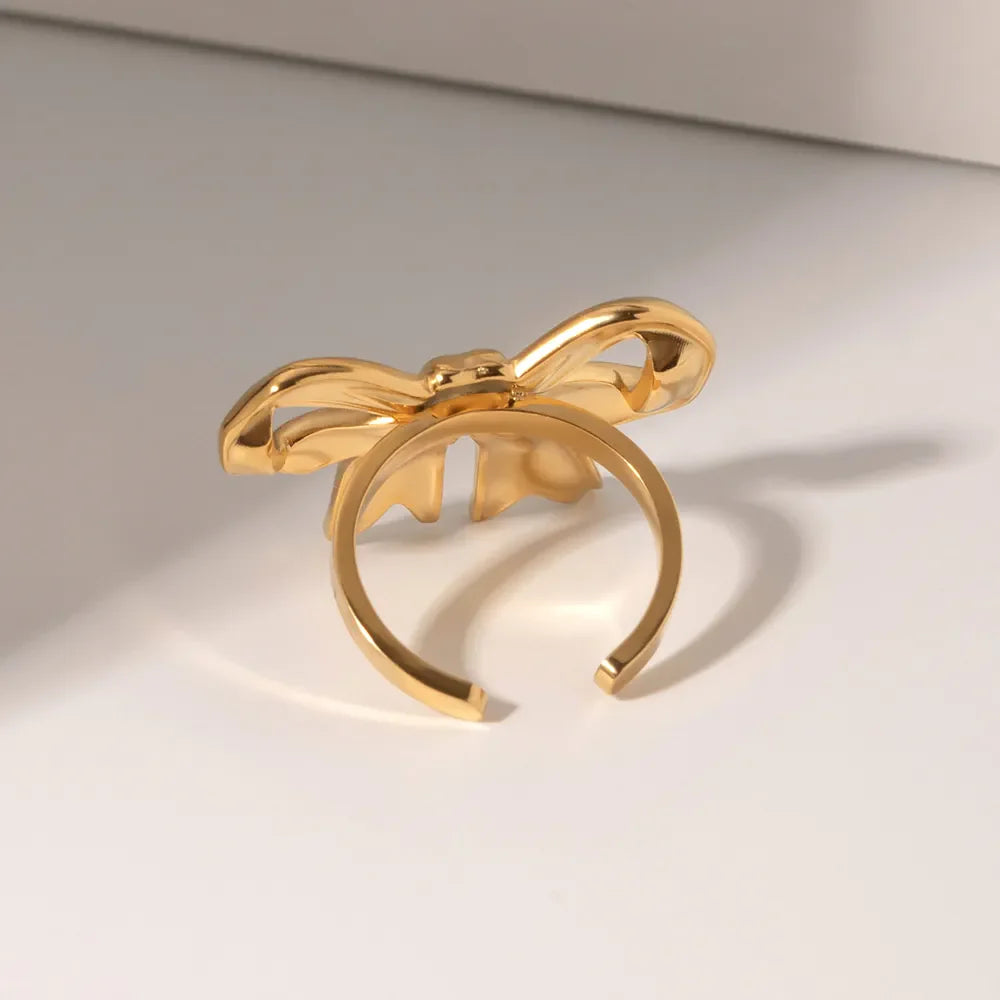 Gold 18K gold-plated ring with a sculpted bow design