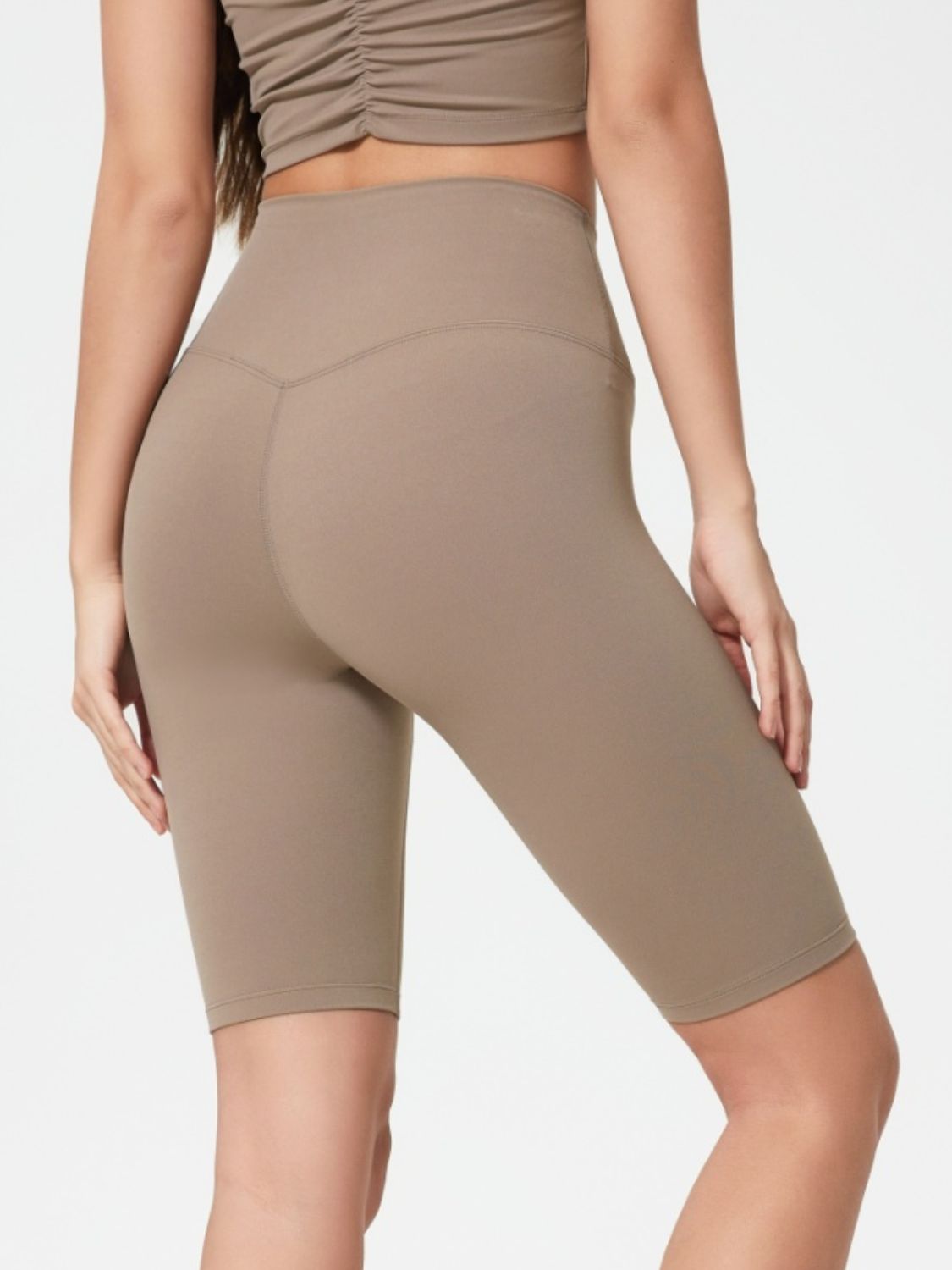 Sculpted Contour Active Cycling Shorts in Mocha. High-waisted, seamless activewear shorts with a v-seam detail.