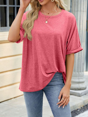 Relaxed fit t-shirt in strawberry with rolled sleeves and crew neck.