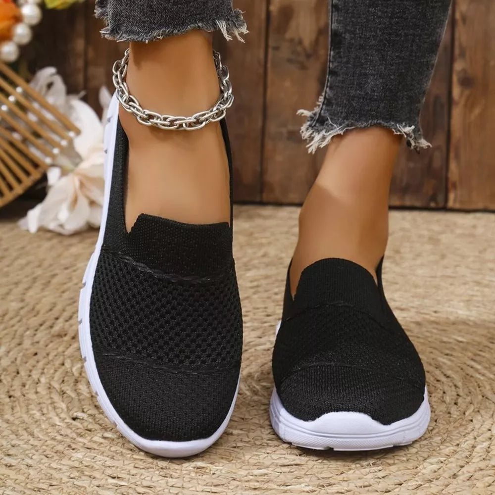 Round Toe Flats Slip-ons in Black, close-up detail