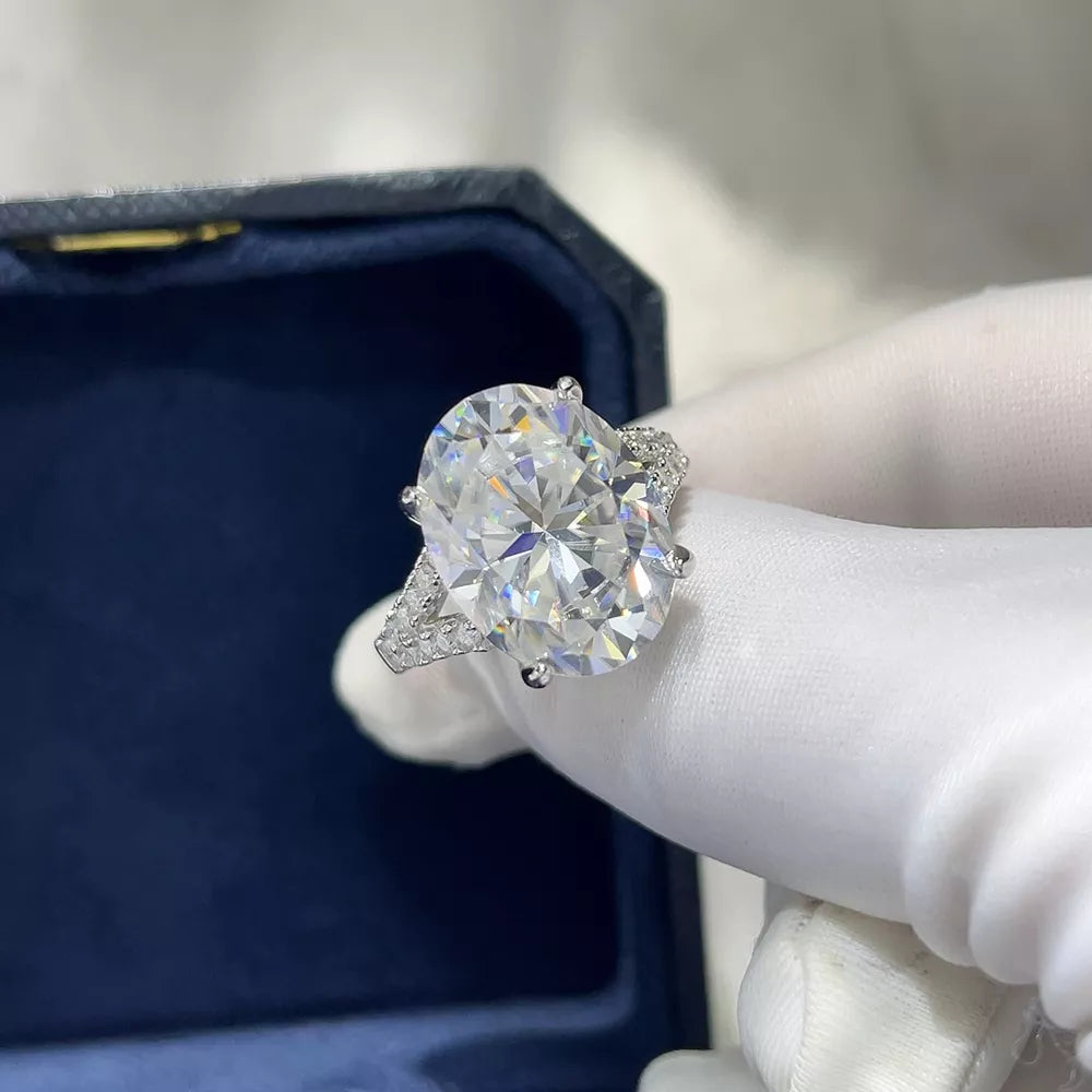 10ct Moissanite 925 Sterling Silver Ring in Silver, front view