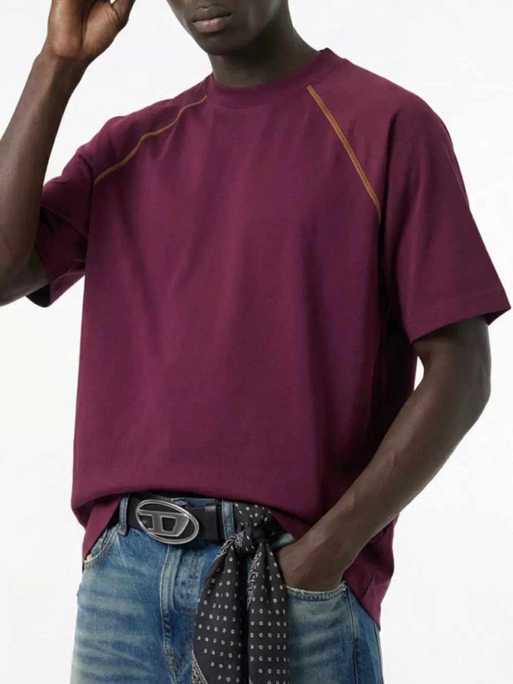 Men S Round Neck Short Sleeve T-shirt in Army Green, close-up detail