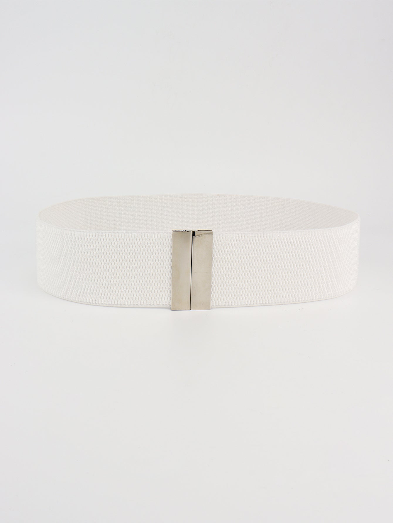 Wide elastic belt in white with a silver clasp