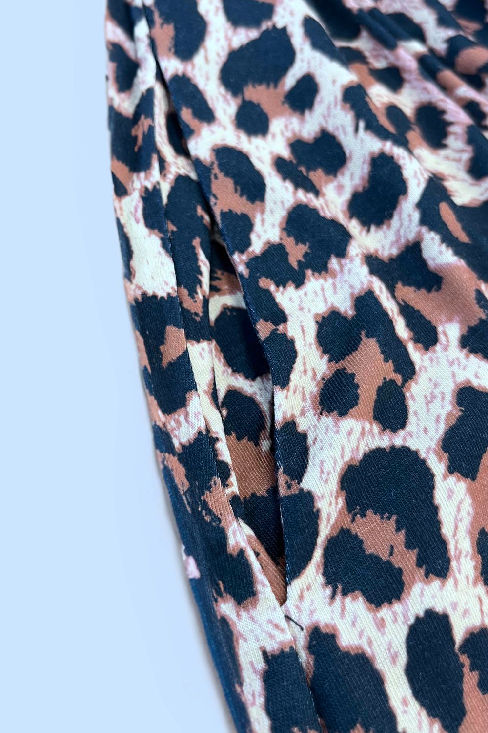 Leopard print sleeveless midi dress with pockets
