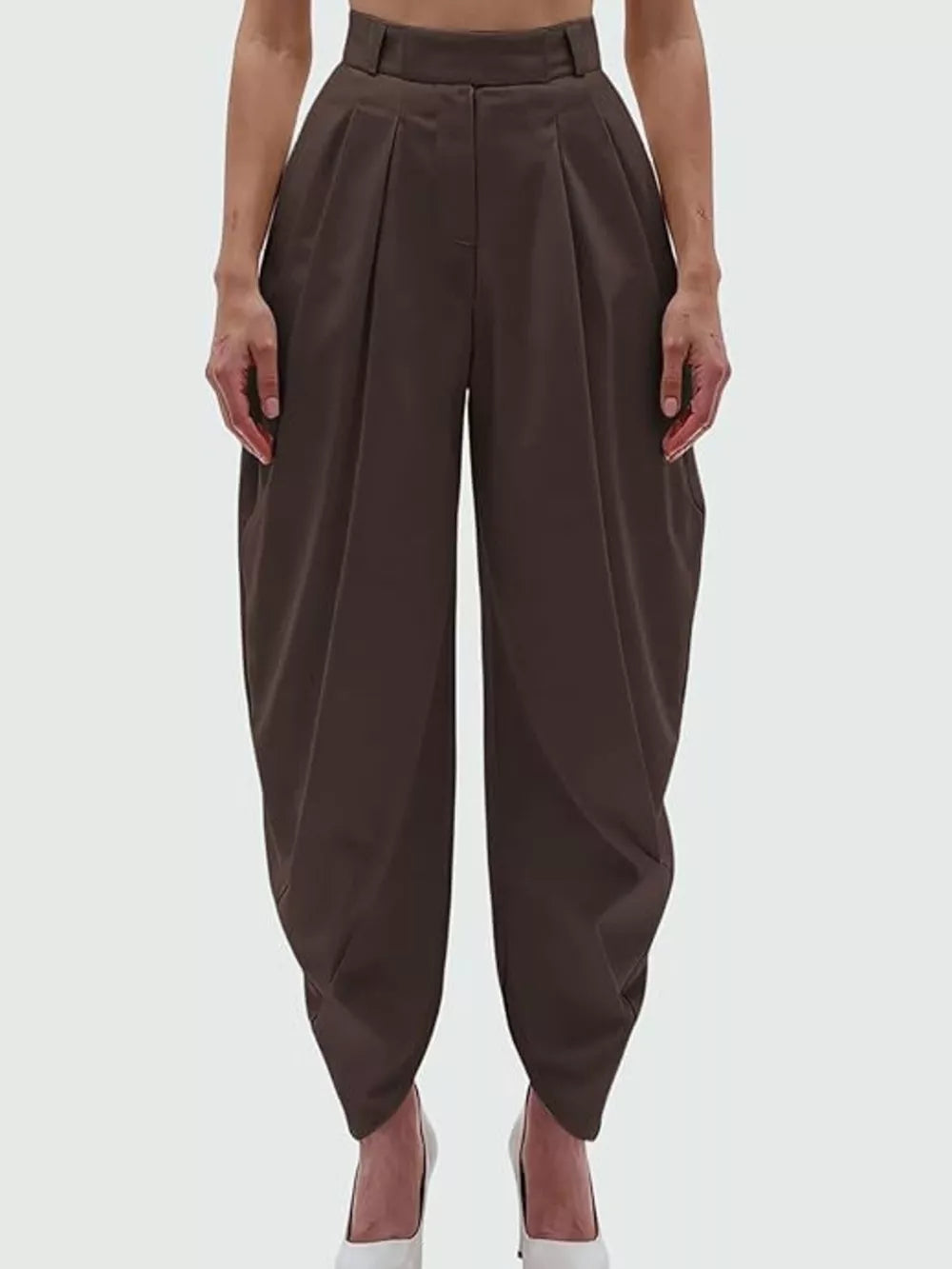 High-waisted Pleated Drape Pants in Black, fit detail