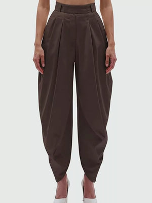 High-waisted Pleated Drape Pants in Black, fit detail