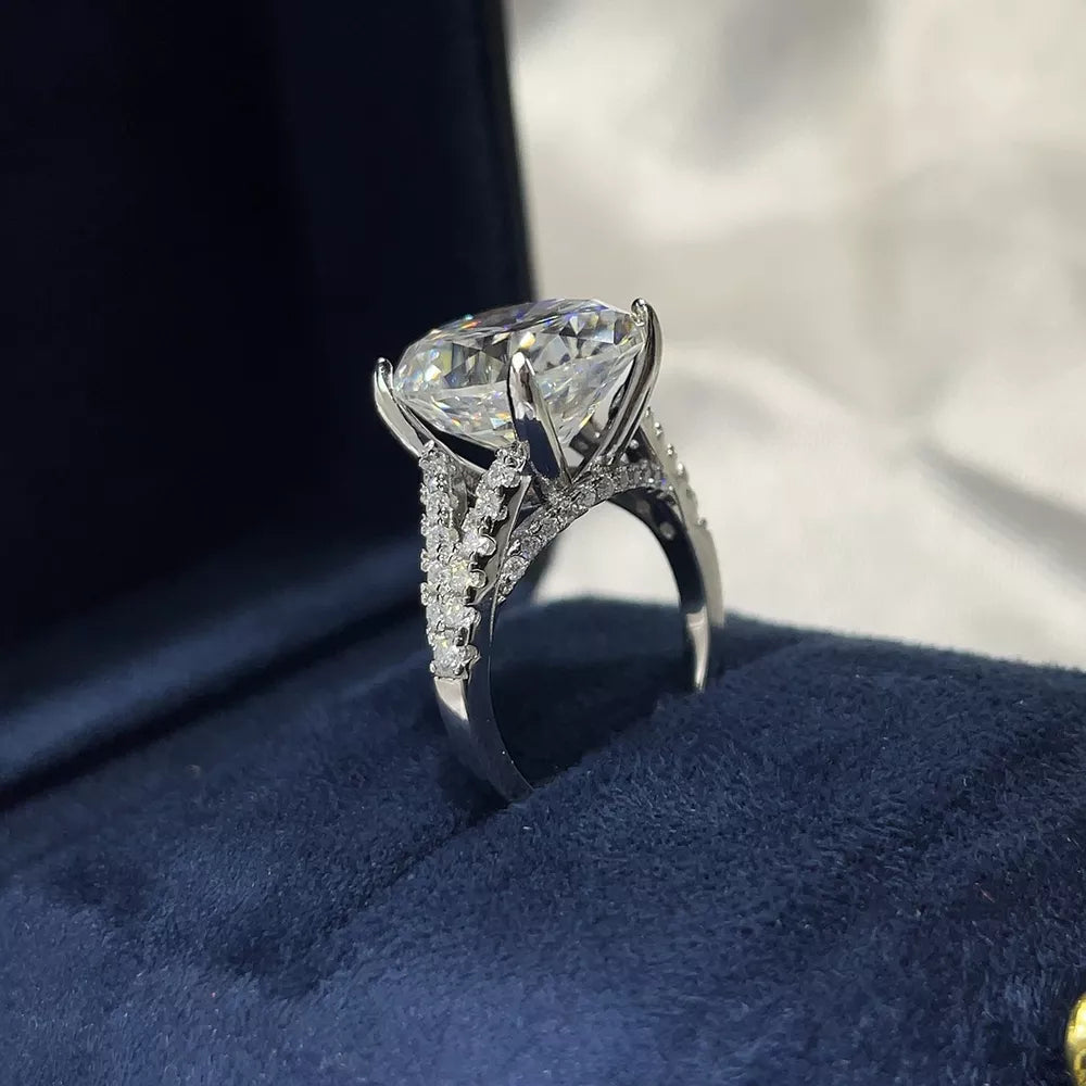 10ct Moissanite 925 Sterling Silver Ring in Silver, model styling view