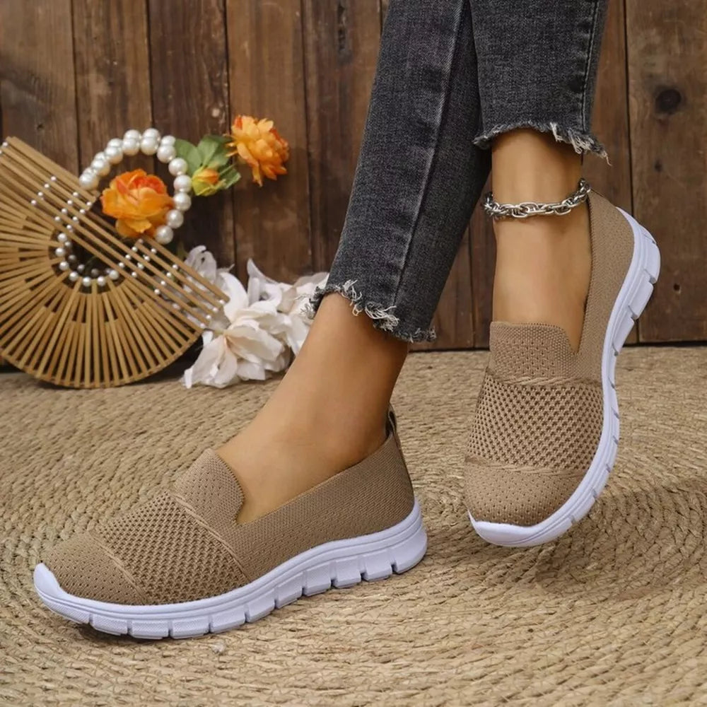 Round Toe Flats Slip-ons in Black, fabric detail
