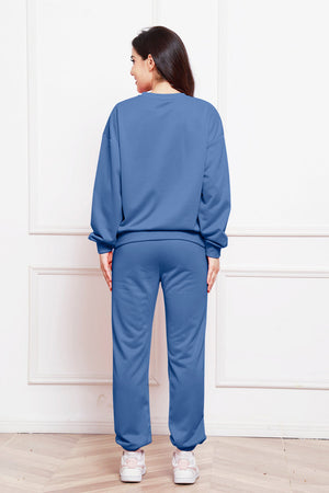 Relaxed fit loungewear set in dark blue, featuring a crewneck sweatshirt and matching sweatpants.