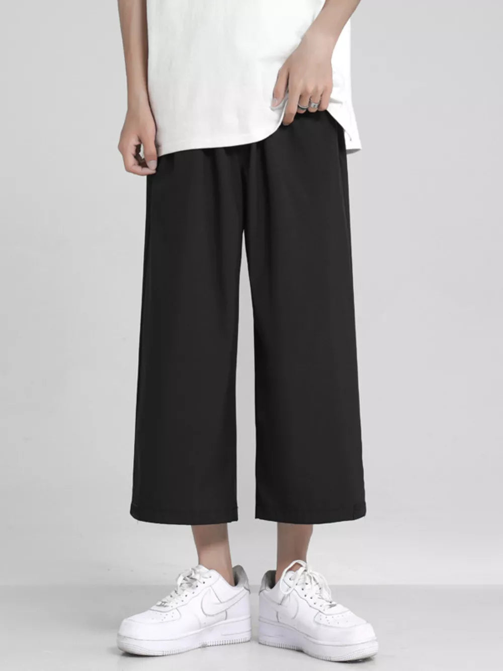 Men's Full Size Loose Fit Cropped Pants in White, side view