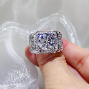 0.3 Carat 925 Ring, close-up detail