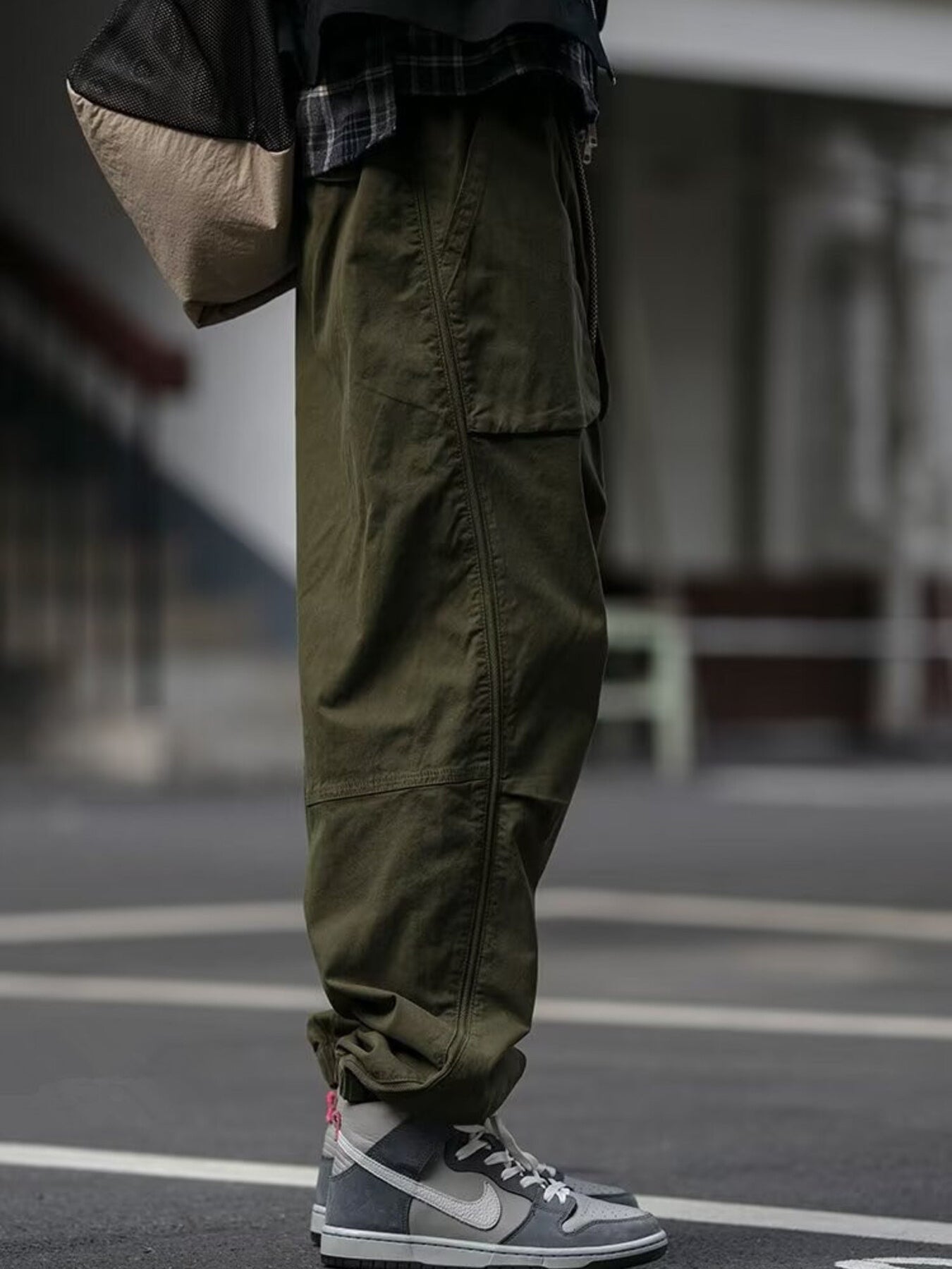 Men's army green drawstring sweatpants with multiple pockets and a relaxed fit.