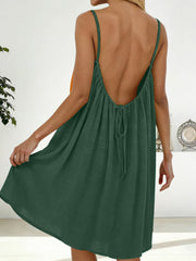 Chic backless spaghetti strap dress in dark green with a tie detail at the back.