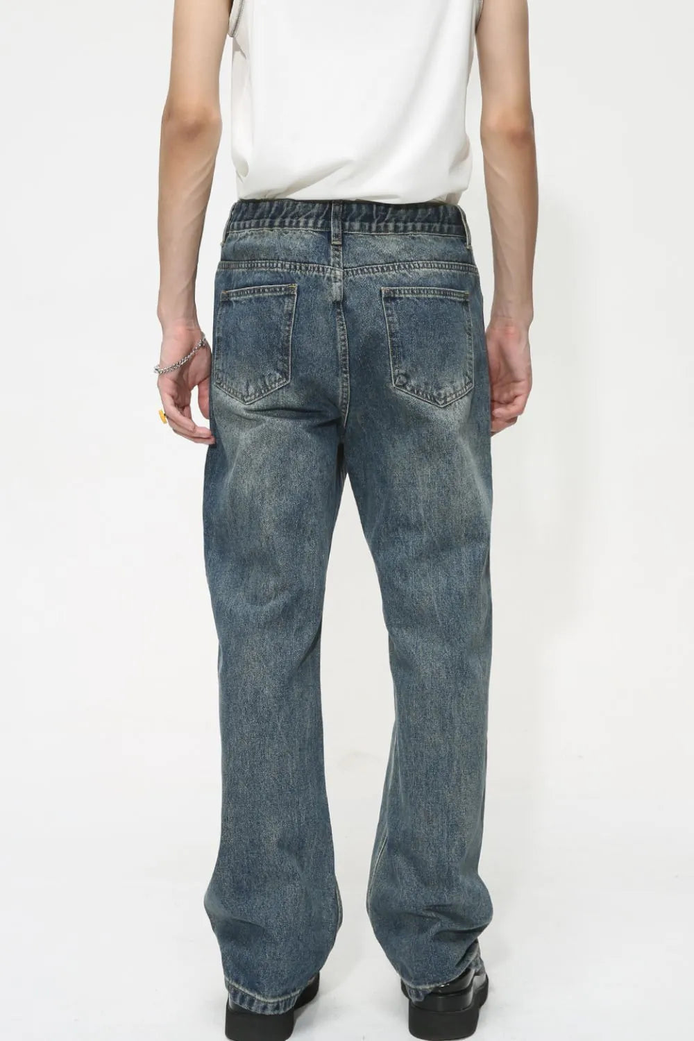 Baggy denim jeans in medium wash with subtle fading and a relaxed fit.