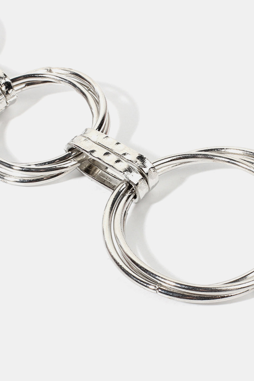 Silver linked circle waist chain with hammered detail accents.