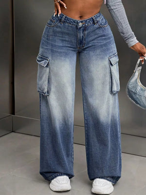 Vintage wide-leg cargo jeans in light wash denim with ombre effect and large side pockets.
