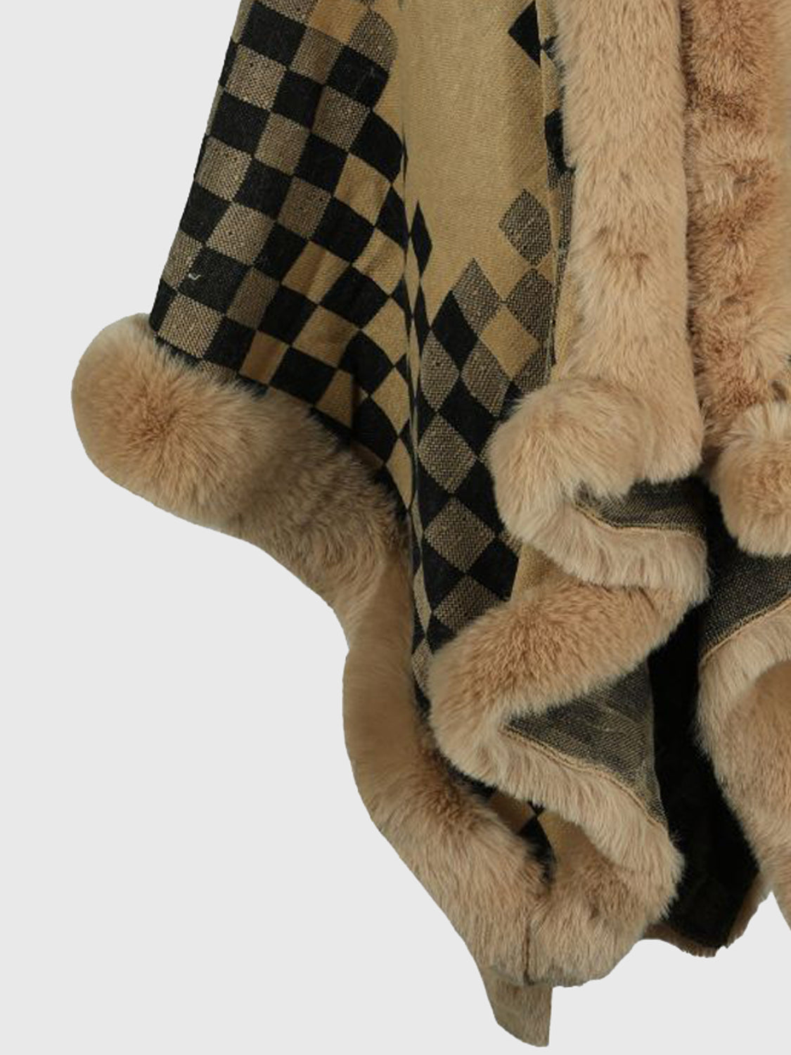 Poncho with diamond pattern and faux fur trim in Khaki and black.