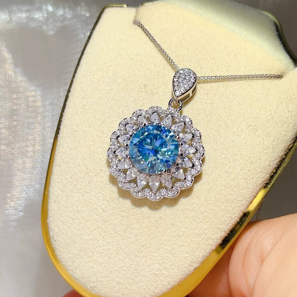 5 Carat 925 Sterling Silver Moissanite Pendant Necklace, close-up detail
