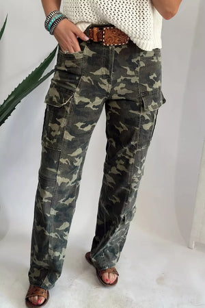 Camo print cargo jeans in cotton with multiple pockets and a relaxed fit.