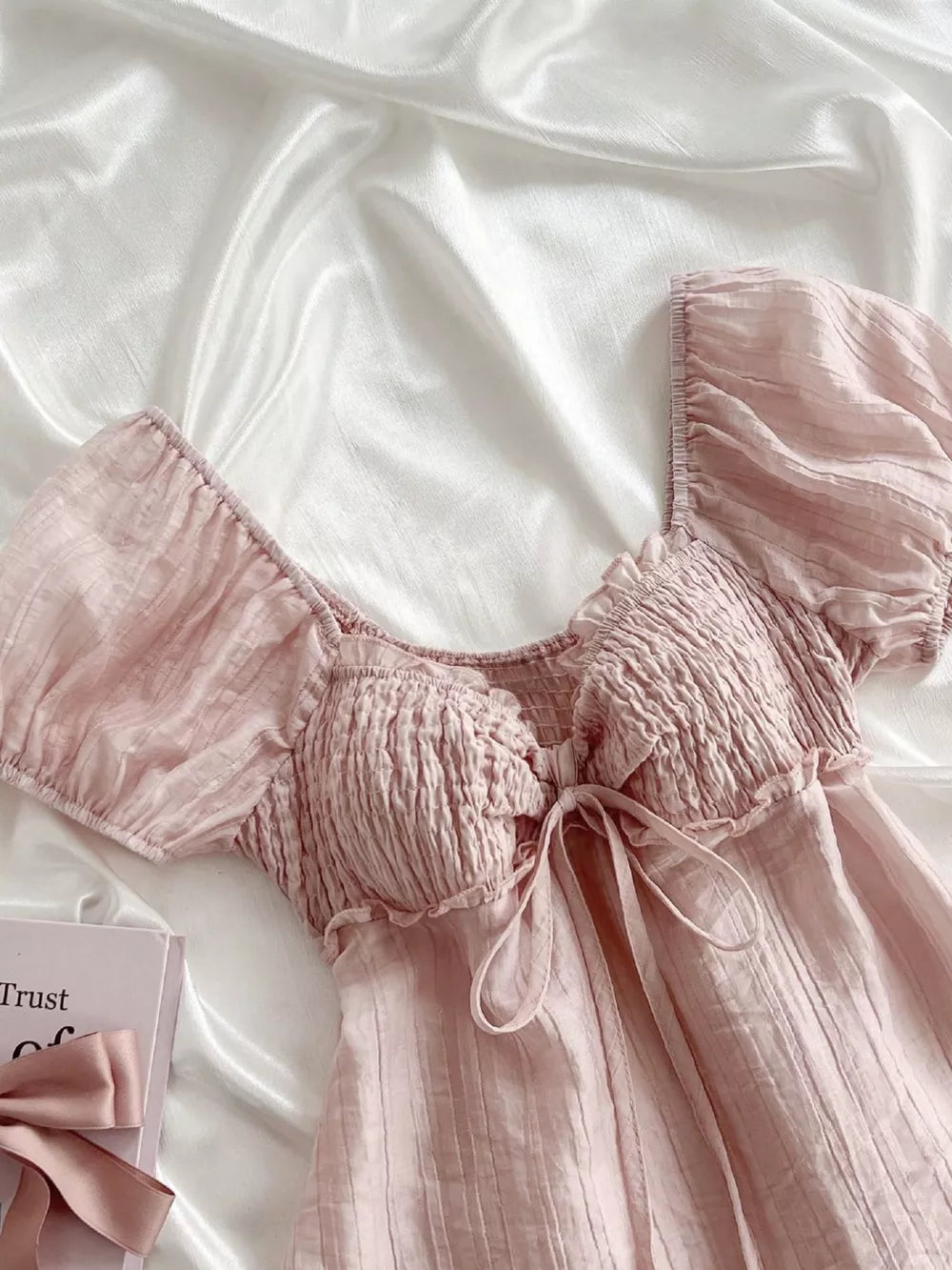 Sweetheart Neck Puff Sleeve Smocked Blouse, model styling view