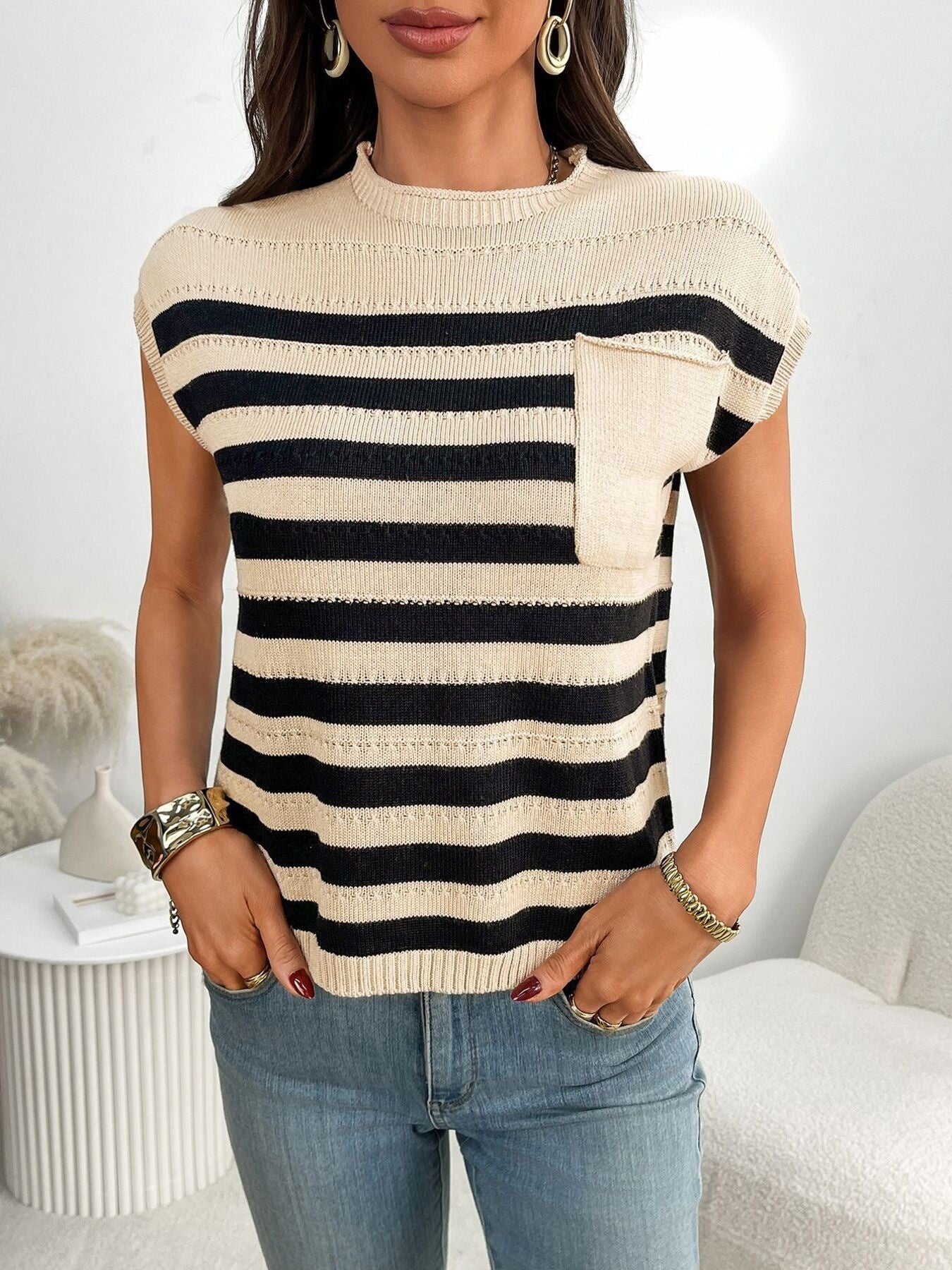 Striped knit sweater with pocket in black and khaki, crew neck, cap sleeves.