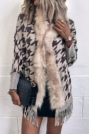 Houndstooth faux fur collar poncho in beige with fringe detail and ribbed cuffs.