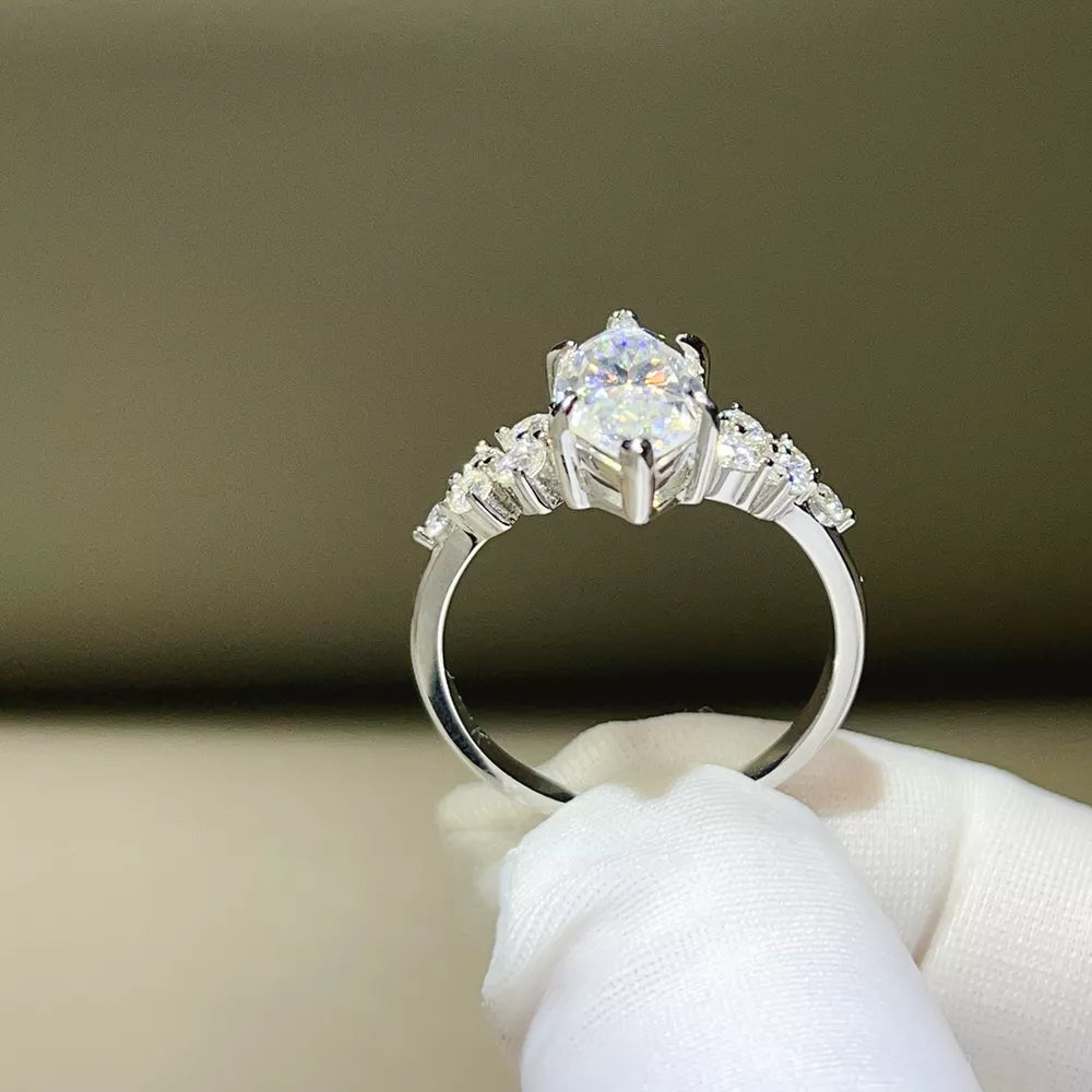 0.3 Carat Sterling Silver Solitaire Ring, close-up detail