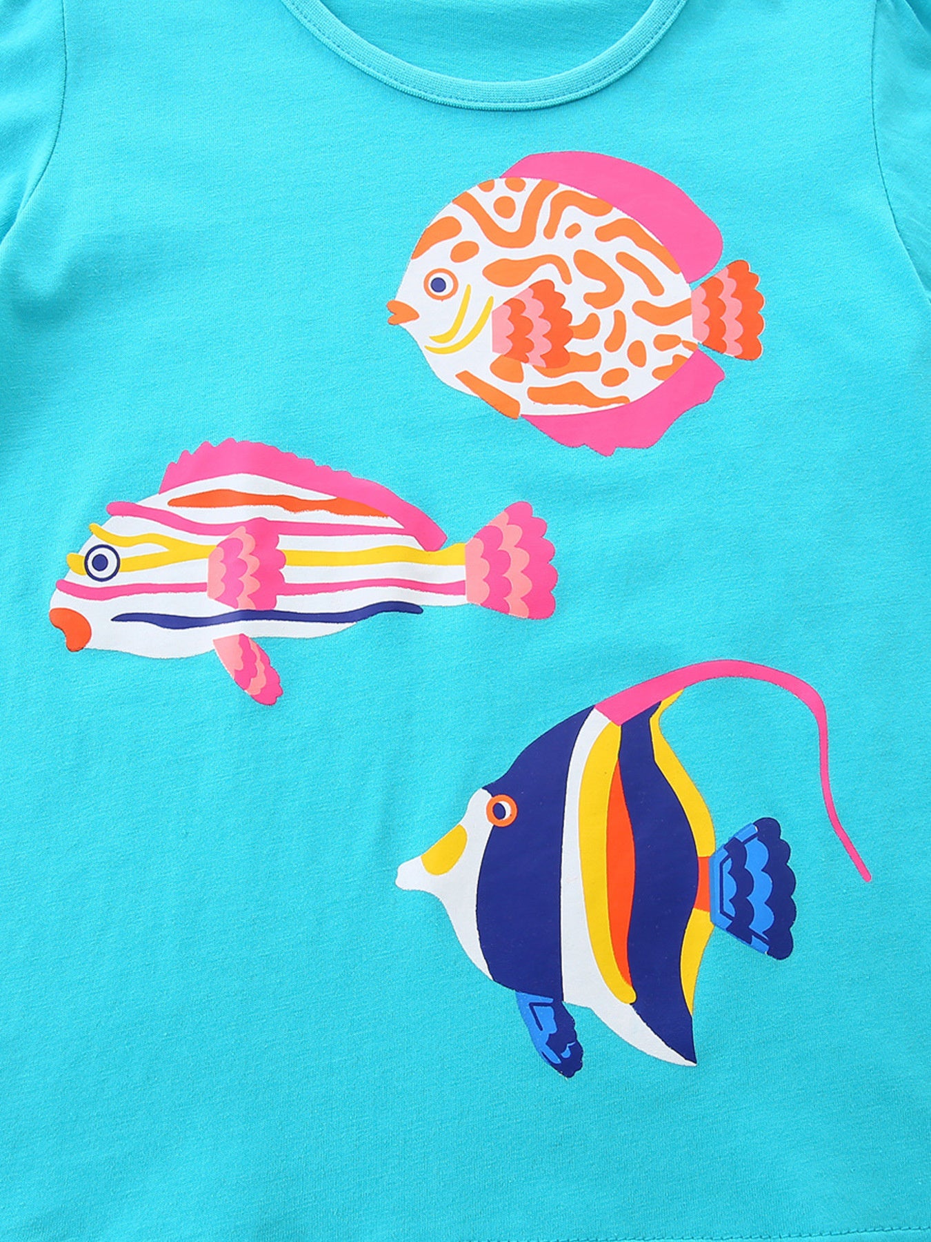 Baby t-shirt in blue cotton with playful fish print.